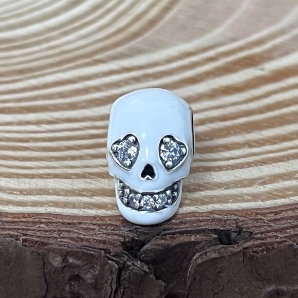 Pandora Glow-in-the-dark Sparkling Skull Charm - Picture 1 of 4